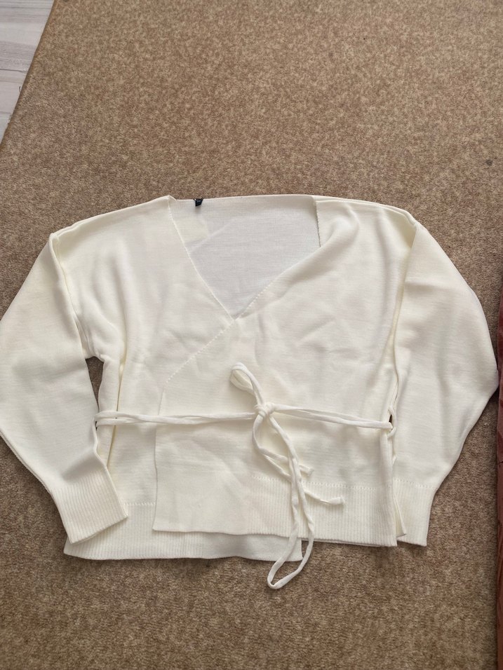 Beyaz V Yaka Örgü Kadın hırka - Görsel 4