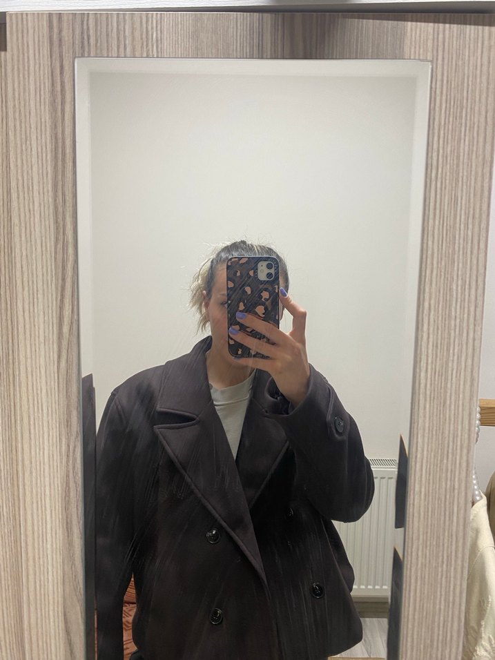 Düğmeli Kahverengi kısa kaban - Görsel 5