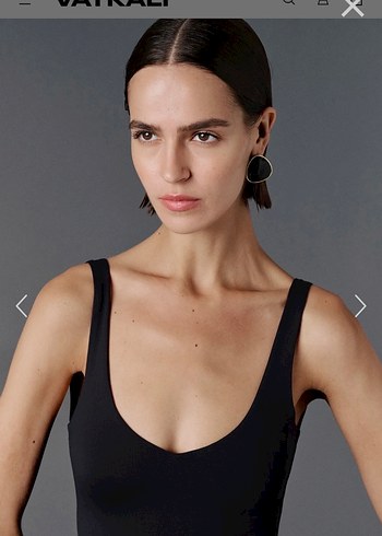 Vatkalı kalın askılı v yaka bluz - Görsel 2