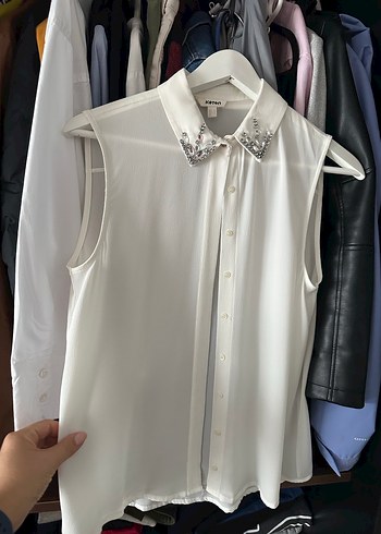 Parlak Beyaz Düğmeli Kolsuz Gömlek - Görsel 5