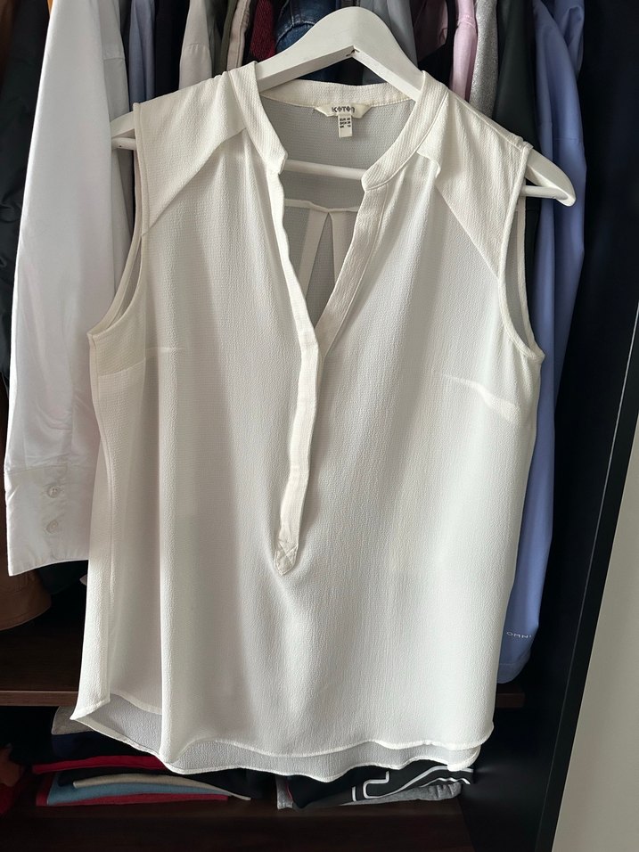 V Yaka Düğmeli Beyaz Kolsuz Bluz - Görsel 4