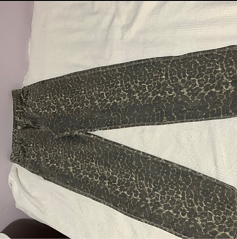 Stradivarius leopar jean