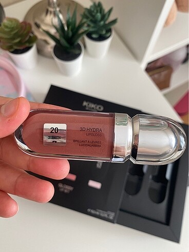  Beden Kiko 20 Numara Lipgloss