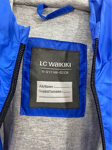 11-12 Yaş Beden LC Waikiki erkek çocuk yağmurluk?