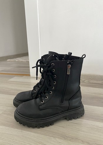 Siyah Deri Postal Kız çocuk Bot