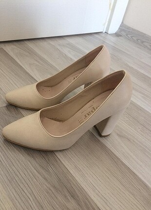 Krem rengi stiletto 