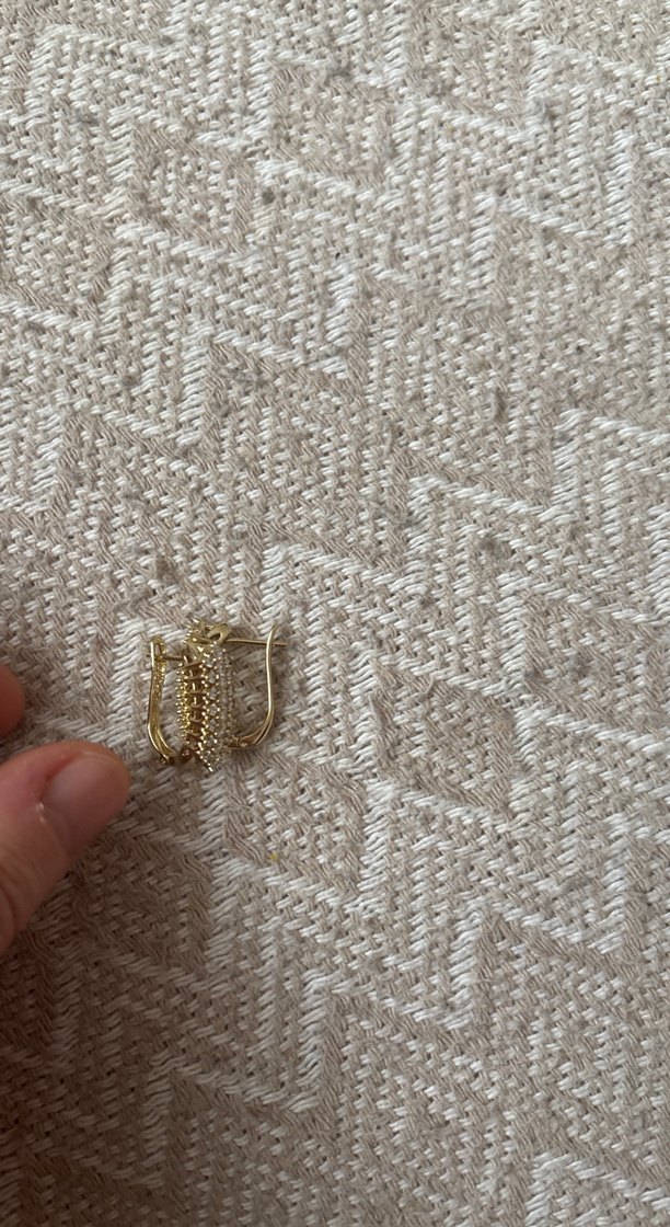 Zincir Detaylı Mini Yılan Desenli Altın Küpe - Görsel 2