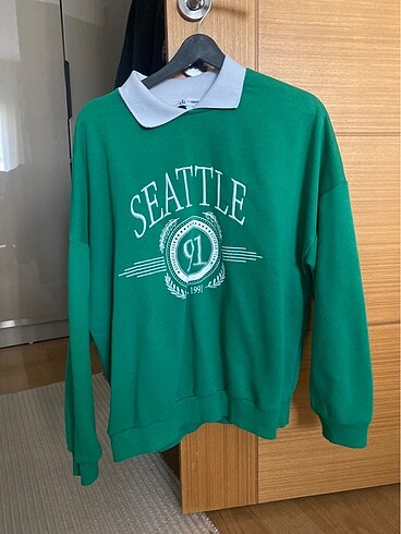 Sweatshirt