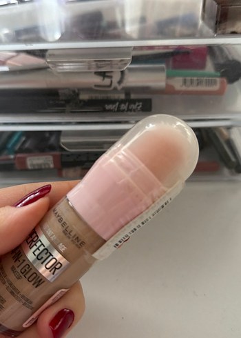 Maybelline 4-in-1 Glow Kapatıcı ve Aydınlatıcı Fondöten - Görsel 3