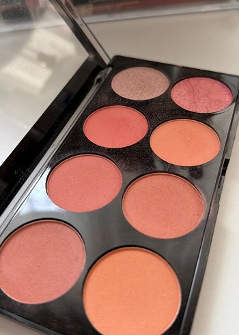 Revolution Allık ve Aydınlatıcı Paleti - Görsel 2