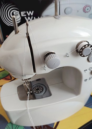 Beden Beyaz Mini Dikiş Makinesi