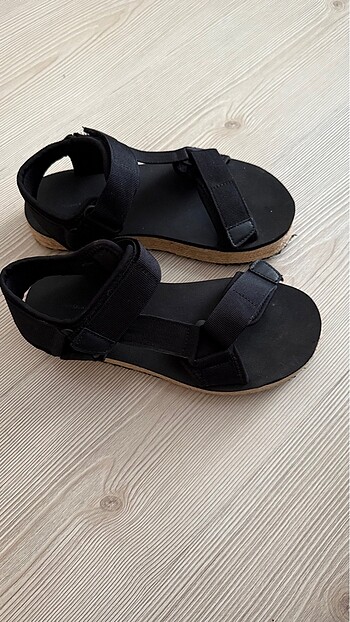 Pull and Bear Sandalet