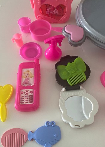 Barbie Temalı Renkli Oyuncak Kuaför Seti - Görsel 3