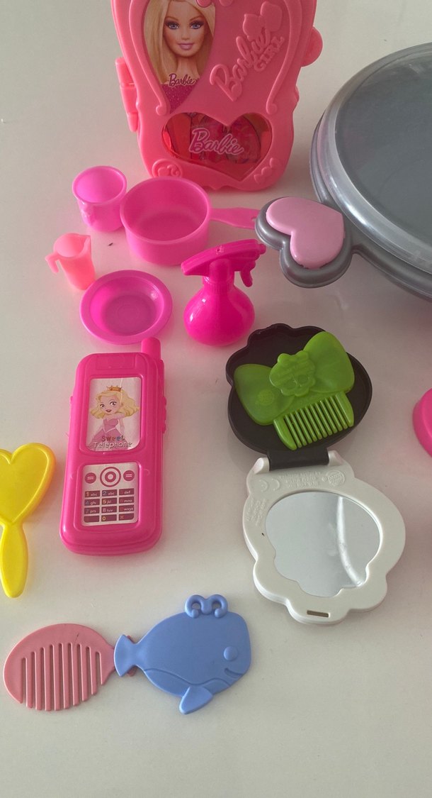 Barbie Temalı Renkli Oyuncak Kuaför Seti - Görsel 3