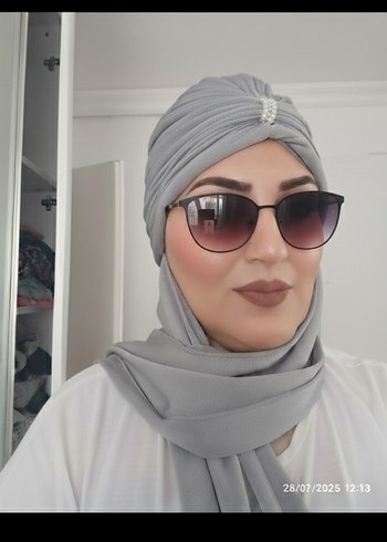 Gri Drapeli Kadın Bone