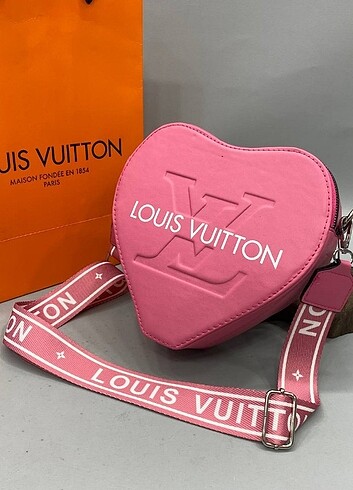  Beden beyaz Renk Louis Vuitton Kalp Şeklinde Çanta