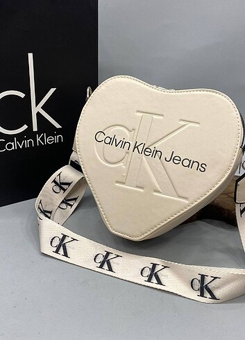 Beden siyah Renk Calvin Klein Kalp Şeklinde Çanta