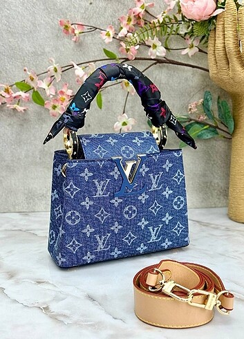 LOUIS VUITTON - The Capucines small 