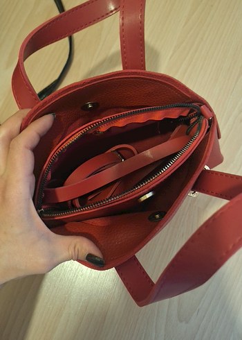 Klasik Kırmızı Deri Yavrulu Kadın Çanta - Görsel 2