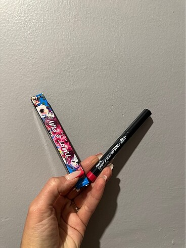 Avon Avon mark Twist & play kalem ruj