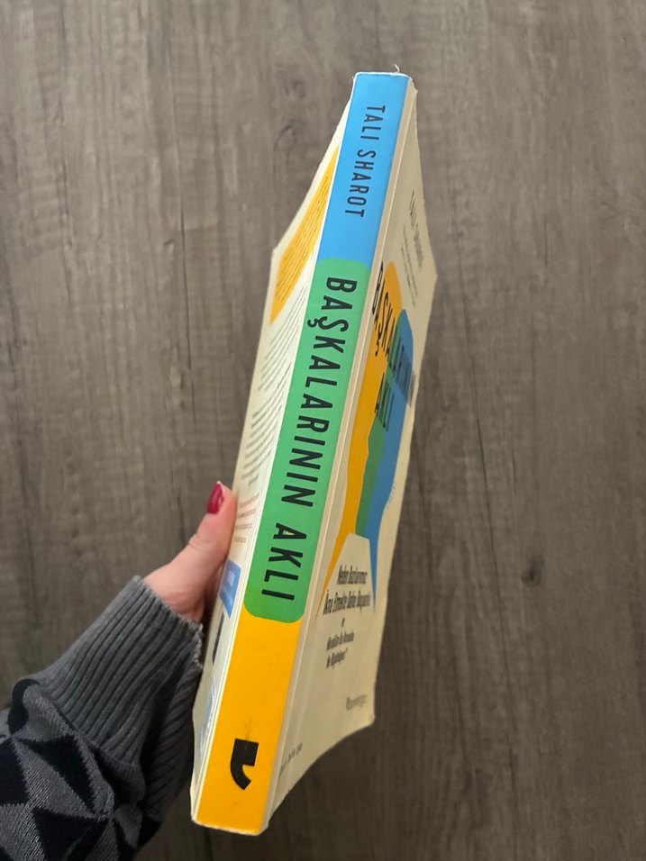 başkalarının aklı roman kitap - Görsel 2