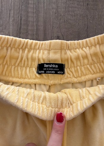 Sarı Nakışlı Kadın Mini Şort - Görsel 2