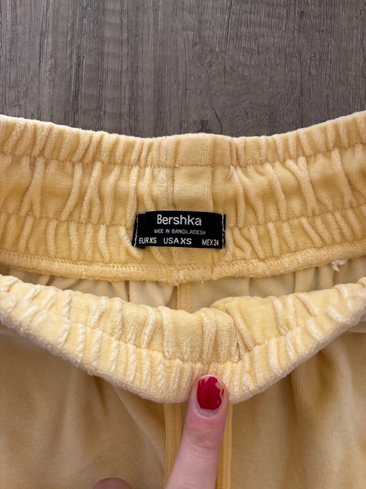 Sarı Nakışlı Kadın Mini Şort - Görsel 2
