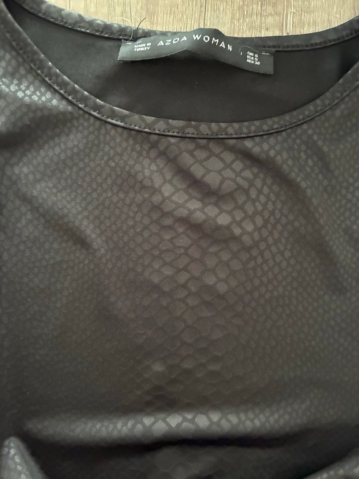 Kolsuz Siyah Yılan Desenli Midi Elbise - Görsel 3