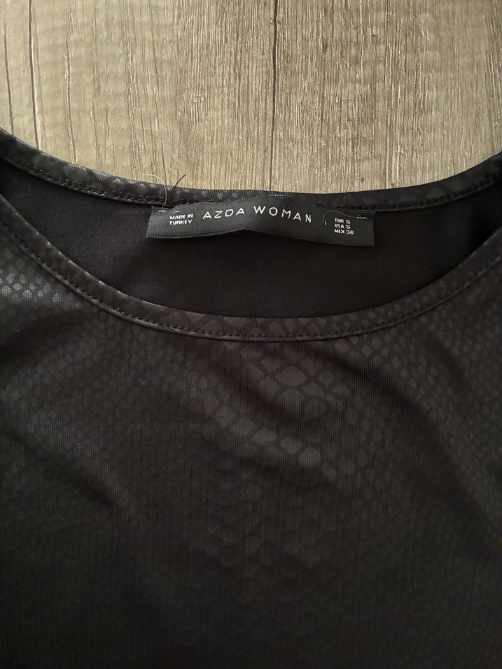 Kolsuz Siyah Yılan Desenli Midi Elbise - Görsel 2