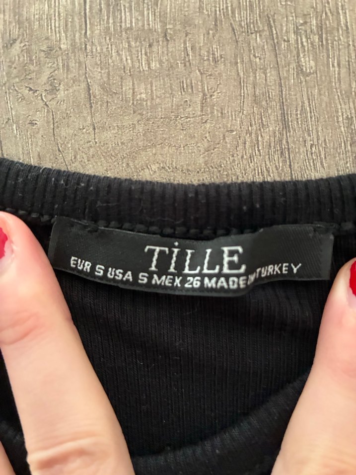 Siyah Yüksek Yakalı Kolsuz Kadın Atlet - Görsel 2