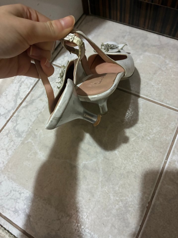 çiçek detaylı ince topuklu babet - Görsel 4