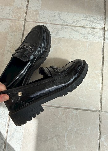 Zincir Detaylı Siyah Parlak İnci Deri Loafer - Görsel 3