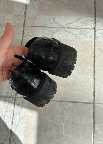 Zincir Detaylı Siyah Parlak İnci Deri Loafer - Görsel 2