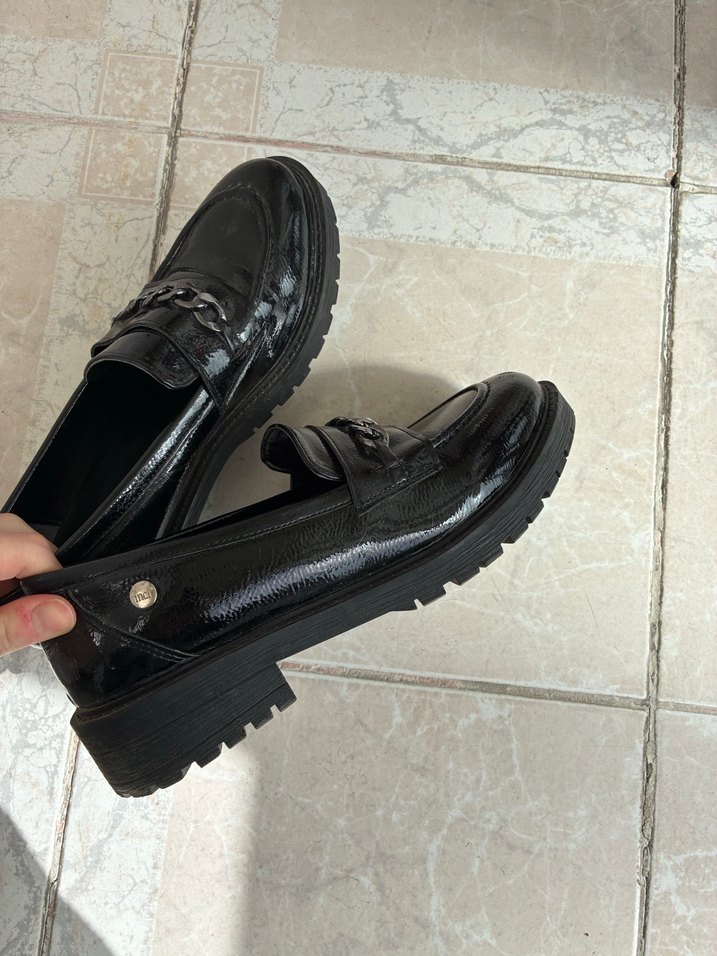 Zincir Detaylı Siyah Parlak İnci Deri Loafer - Görsel 3