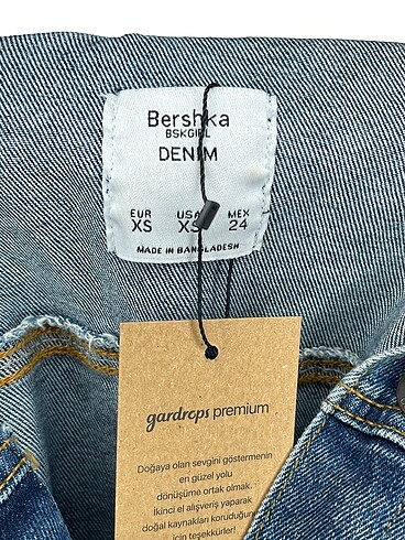 s Beden çeşitli Renk Bershka Kot Ceket %70 İndirimli.
