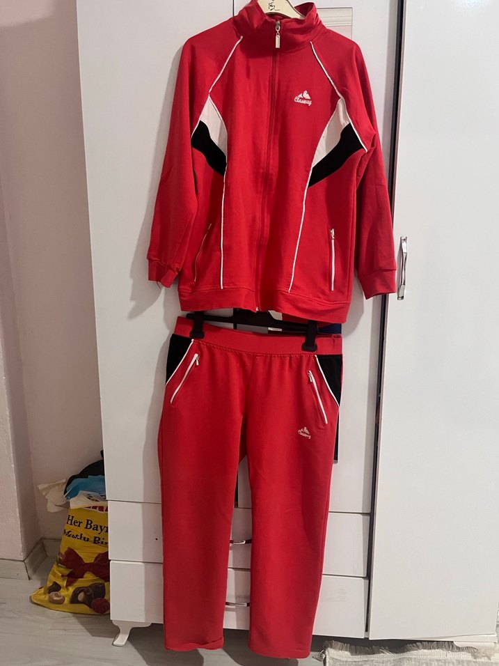 Kırmızı Fermuarlı Kadın Eşofman Takımı - Görsel 2