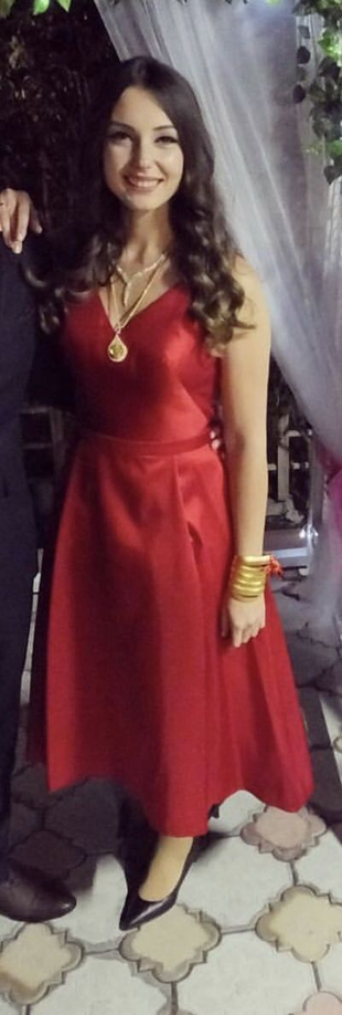 Oleg cassini orjinal kırmızı elbise sadece 1 kez giyildi