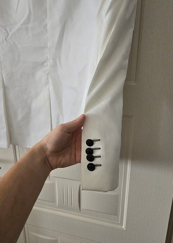 Beyaz Siyah Yakalı beyaz ceket - Görsel 6