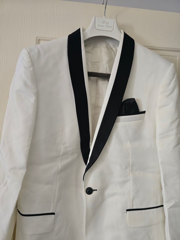 Beyaz Siyah Yakalı beyaz ceket - Görsel 2