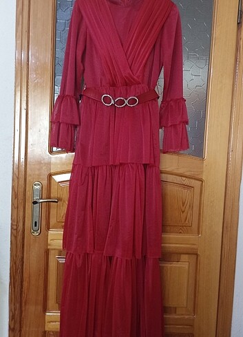 42 Beden kırmızı Renk Uzun abiye elbise 