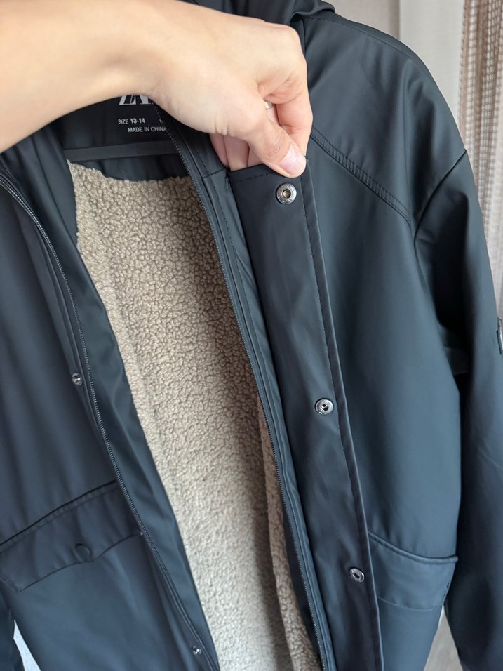 Erkek Siyah Kapüşonlu Fermuarlı içi polarlı yağmurluk - Görsel 2