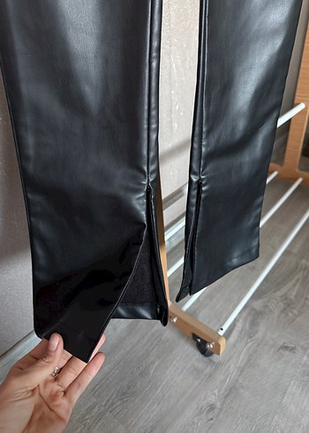 Siyah Deri Kadın Kumaş Pantolon - Görsel 2