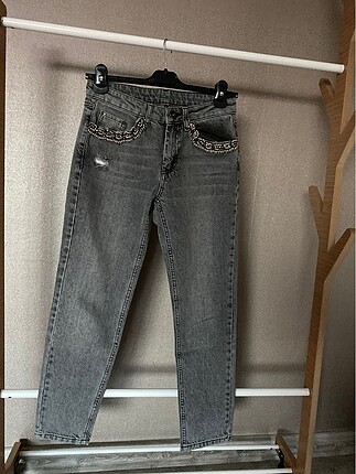 Nakış detaylı jean