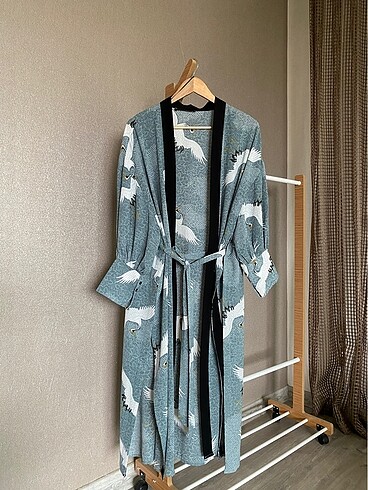 İnce mevsimlik kimono