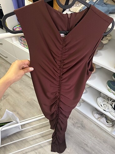 Zara Önden Büzgülü arkadan yırtmaçlı detaylı elbise içi astarlı iç be
