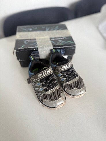 Skechers ışıklı bebek ayakkabı