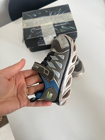 23 Beden Skechers ışıklı bebek ayakkabı