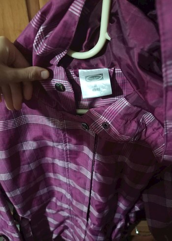 kapşonlu mor ekose yagmurluk - Görsel 2