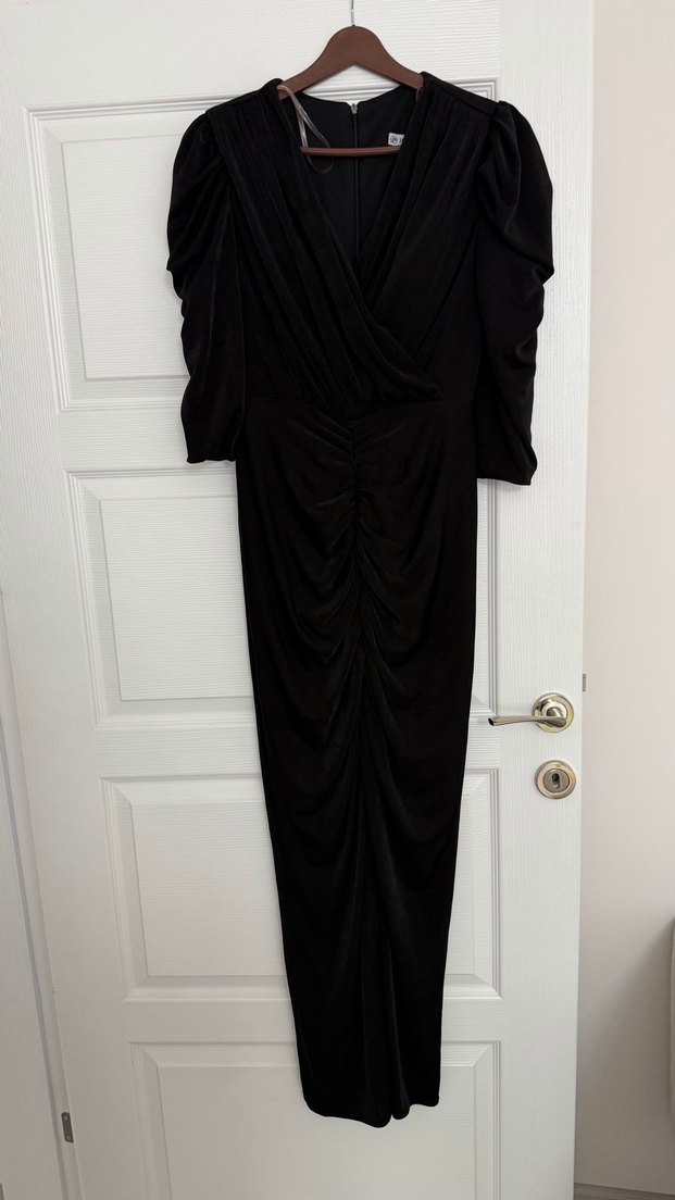 Uzun Siyah V Yaka Gotik Kadın Elbise - Görsel 3