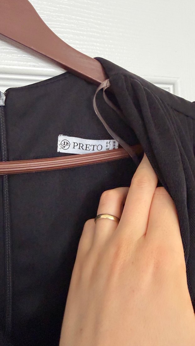 Uzun Siyah V Yaka Gotik Kadın Elbise - Görsel 2